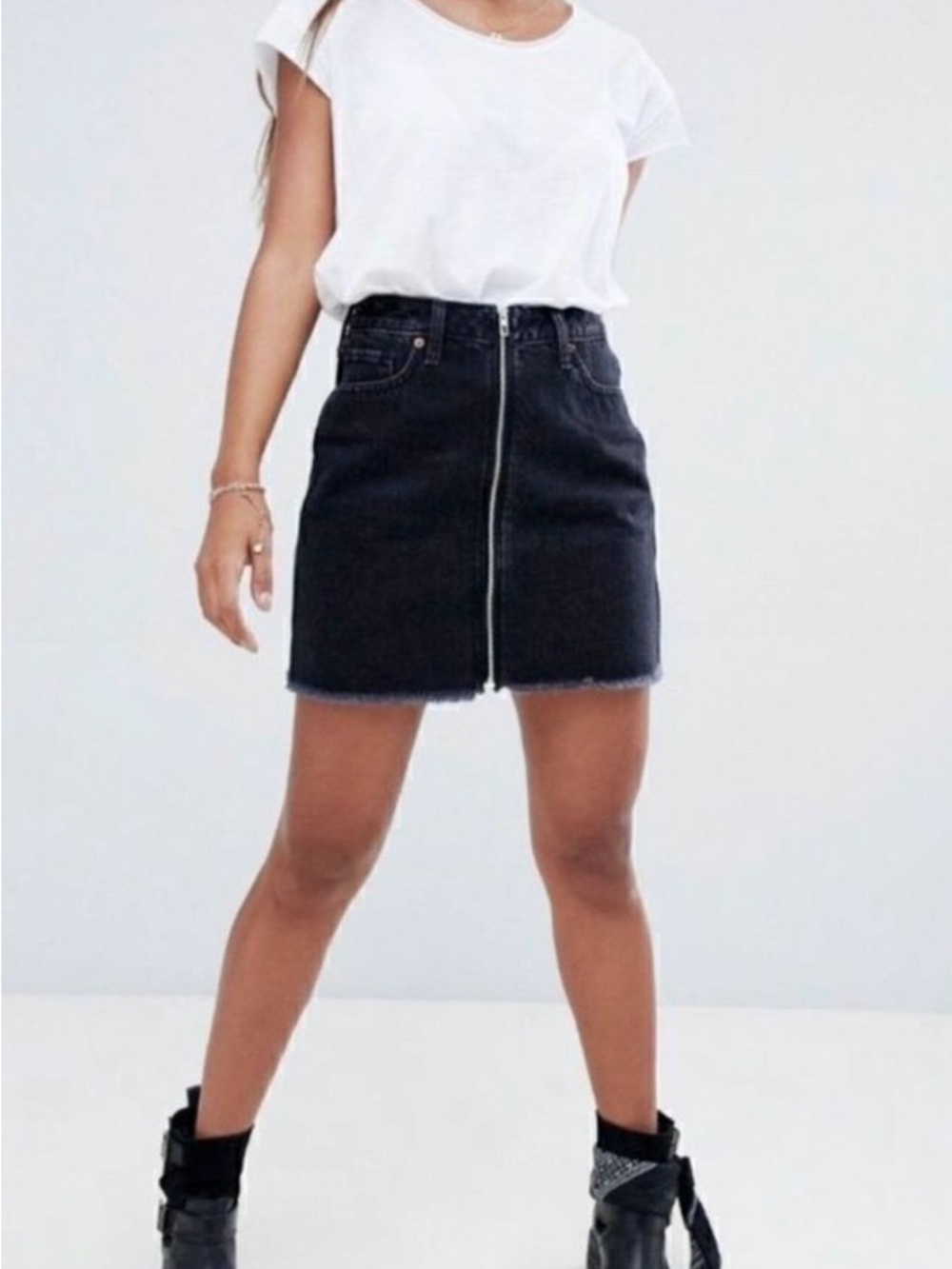 Abercrombie & Fitch Black Denim Front-Zip Mini Skirt - Sz 2 - Like New